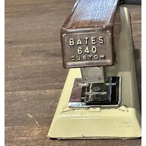 Bates 640 Beige Wood Grain Vintage Working USA Office 7" Desk Stapler Retro